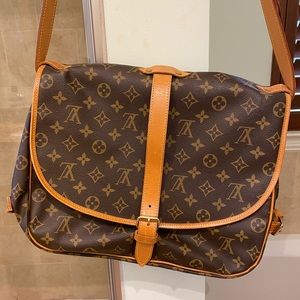 Louis Vuitton Samur 35